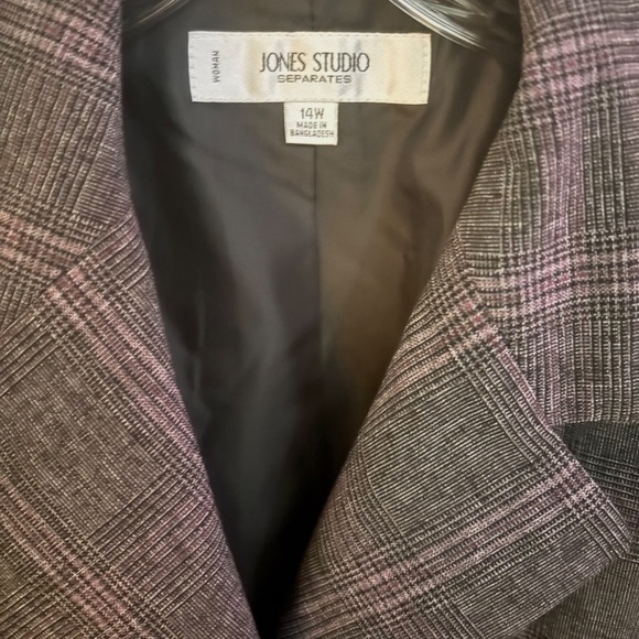 Jones Studio 3 Button Blazer - Picture 4 of 6